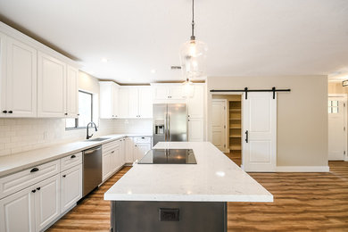 Kitchen - transitional kitchen idea in Phoenix