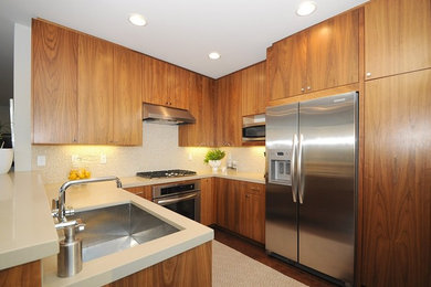 Example of a classic kitchen design in San Diego