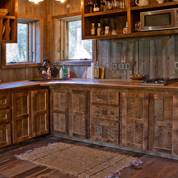 Reclaimed and Rustic Materials Make A Cabin Cozy