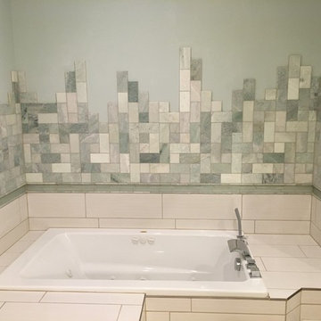 Bath with staggered tile