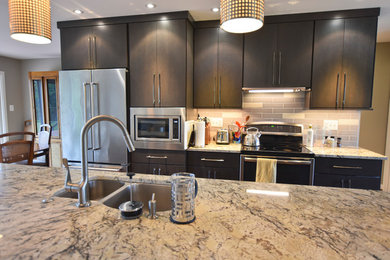 Mid-century modern kitchen photo in DC Metro
