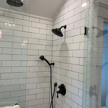 SHOWER WITH RAIN HEAD, HAND HELD AND CONVENTIONAL SHOWER HEAD