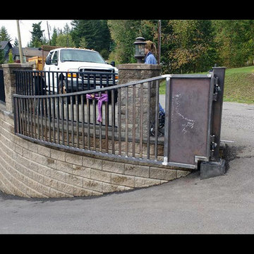 Lemay Curved Driveway Gate