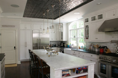 Kitchen - kitchen idea in New York