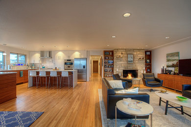 Example of a large 1950s u-shaped light wood floor open concept kitchen design in Seattle with an undermount sink, flat-panel cabinets, medium tone wood cabinets, quartz countertops, white backsplash, subway tile backsplash, stainless steel appliances and an island