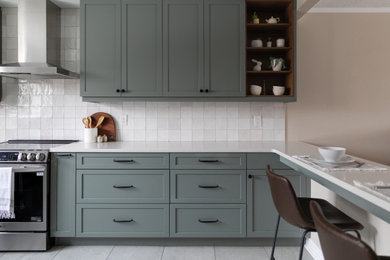 Inspiration for a contemporary kitchen remodel in Ottawa