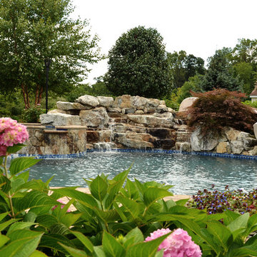 Custom Pools & Spas
