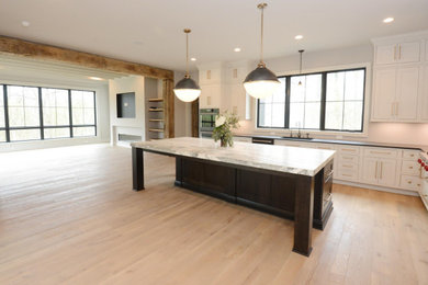 Photo of a transitional kitchen in Columbus.