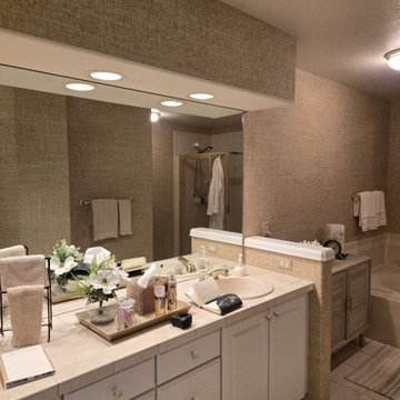 Wallpaper installation Bathroom in Tucson