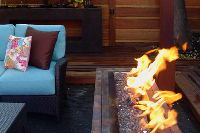 Inspiration for a contemporary patio remodel in Calgary