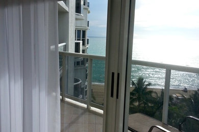 Beach style living room photo in Miami