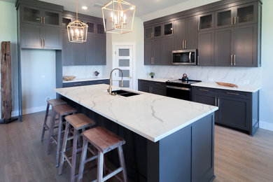 Inspiration for a modern kitchen remodel in Austin