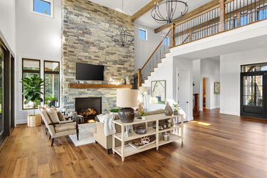 Example of a country living room design in Detroit