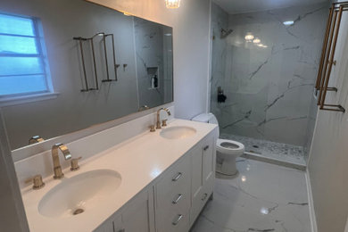 Example of a minimalist bathroom design in New Orleans