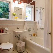 Upstair Hall Bath