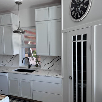Black & White Modern Farmhouse Kitchen
