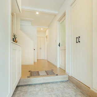 他の地域のモダンスタイルのおしゃれな玄関の写真