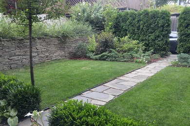 Свежая идея для дизайна: маленький участок и сад в стиле кантри для на участке и в саду - отличное фото интерьера