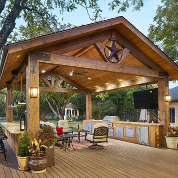 Stunning Outdoor Kitchen