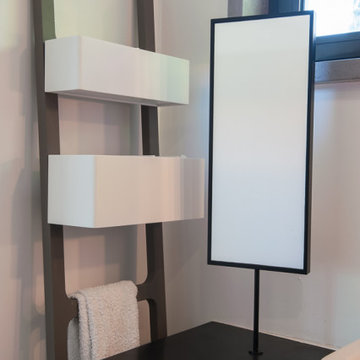 Dressing Area with Mirror and Bench, Paço de Arcos