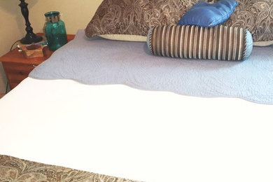 Bedroom - traditional bedroom idea in Atlanta