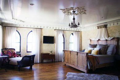 Example of an ornate bedroom design in Los Angeles