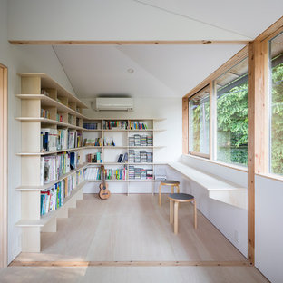 他の地域のモダンスタイルのおしゃれなホームオフィス・仕事部屋の写真