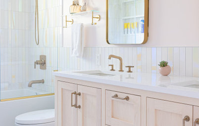 3 Stylish New Bathrooms With a Shower-Tub Combo