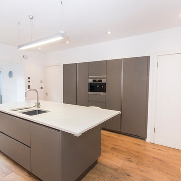 Contemporary handleless kitchen