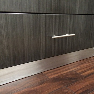 Modern Gray / Aluminum