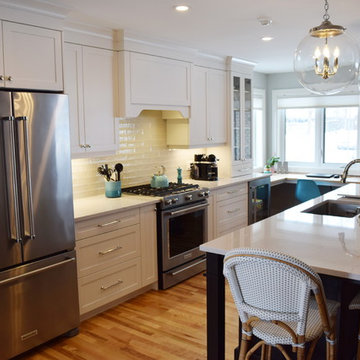 Transitional Kitchen in Ottawa, Ontario