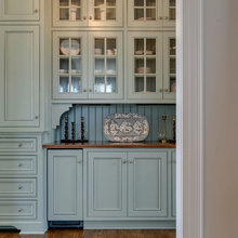 butlers pantry/ kitchenette