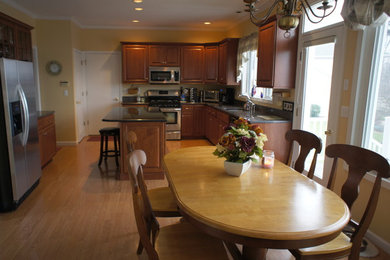Kitchen - traditional kitchen idea