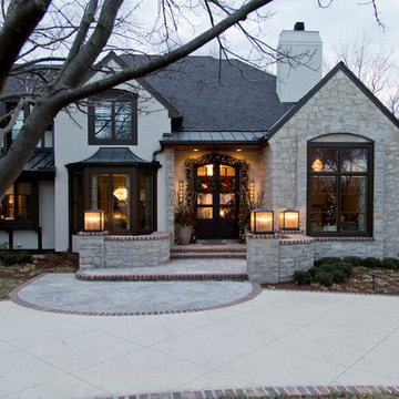 A Holiday House By Wilson Lighting's Lashell Hall