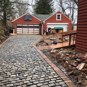 Reclaimed Cobblestone Driveway with Antique Brick Paver Border