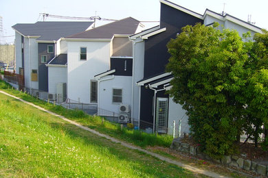 他の地域にあるモダンスタイルのおしゃれな住まいの写真
