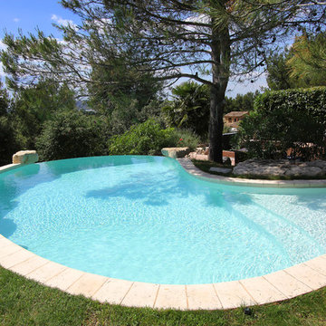 Piscine à débordement