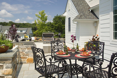 Inspiration for a timeless patio remodel in Philadelphia