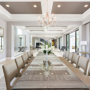 Idée de décoration pour une très grande salle à manger ouverte sur le salon tradition avec un mur gris, un sol en carrelage de porcelaine et aucune cheminée.