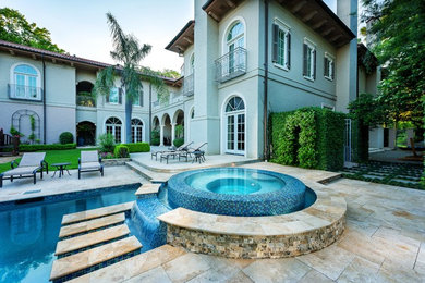 Example of a classic pool design in Houston