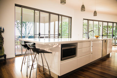 Photo of a modern kitchen in Sunshine Coast.
