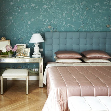 Chinoiserie wallpape in special colourway on Williamsburg painted silk