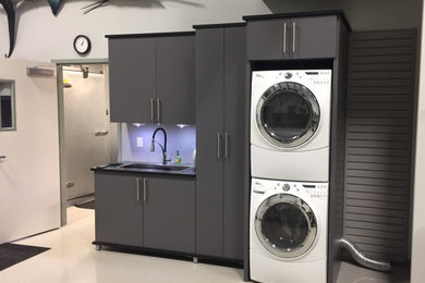 Laundry room photo in Grand Rapids