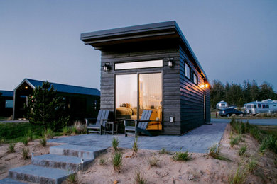 Example of a cottage shed design in Other