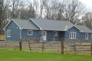 Example of a classic exterior home design in Toronto