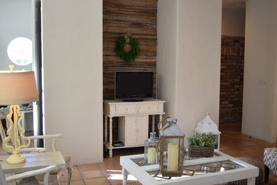 Example of a transitional living room design in Orlando