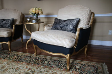 Living room - traditional living room idea in Toronto