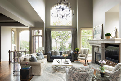 Example of a classic living room design in Minneapolis