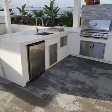 modern L-shape island in Brea