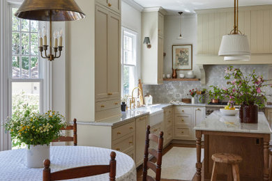 Example of a cottage kitchen design in Chicago